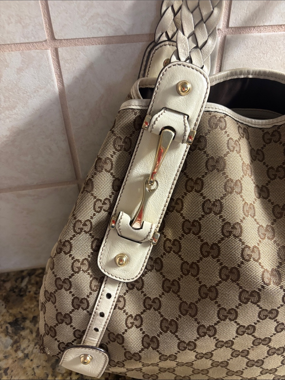 Vintage Gucci Beige Monogram Shoulder Bag with Cream Braided Handles. - Picture 4 of 13
